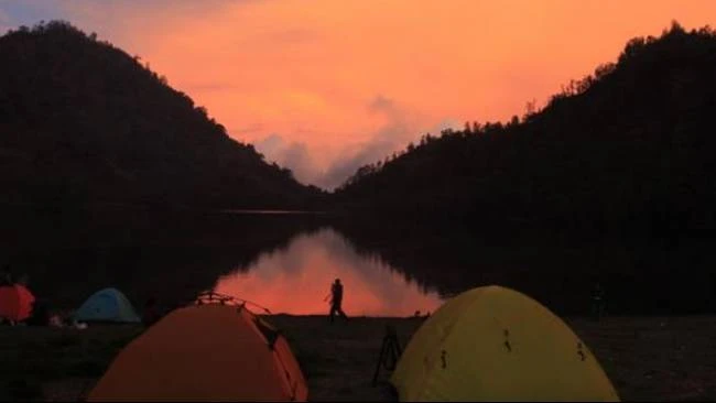 Evakuasi Pendaki di Gunung Semeru Pasca Erupsi, Basarnas: Hari Ini 178 Orang Turun ke Ranu Pani